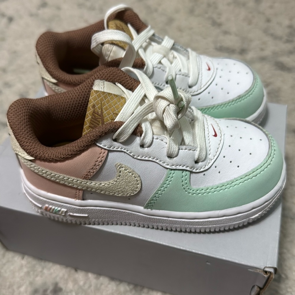 Toddler Nike sneakers